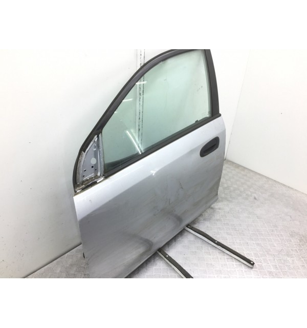 Дверь передняя левая бу для Honda Civic 7 1.4 i,  2002 г.