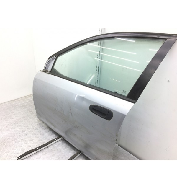 Дверь передняя левая бу для Honda Civic 7 1.4 i,  2002 г.