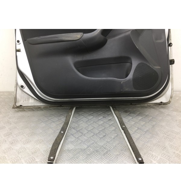 Дверь передняя левая бу для Honda Civic 7 1.4 i,  2002 г.