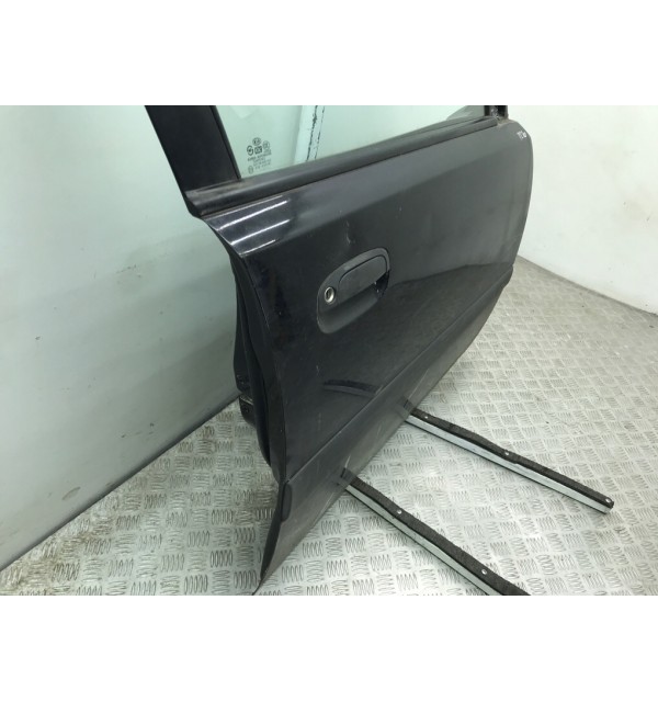 Дверь передняя правая бу для Kia Rio 2 1.5 CRDi,  2008 г.