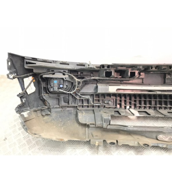 Бампер передний бу для Land Rover Discovery 4 2.7 TD,  2008 г.