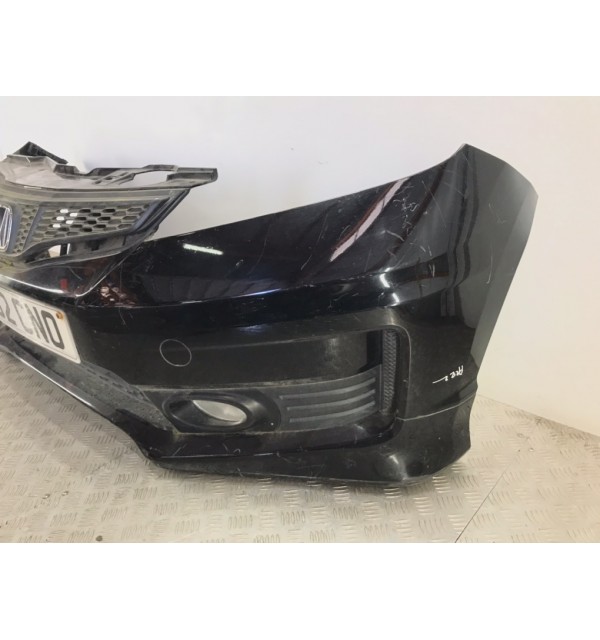 Бампер передний бу для Honda Jazz 2 1.3 i,  2013 г.