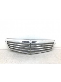 Решетка радиатора бу для Mercedes C W204 2.2 CDi, 2008 г.