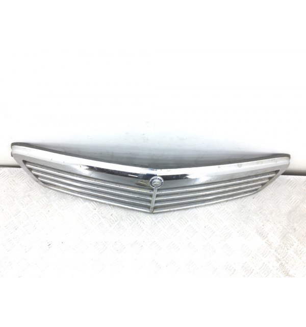 Решетка радиатора бу для Mercedes C W204 2.2 CDi,  2008 г.