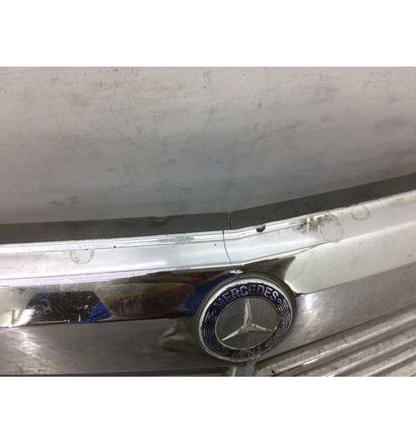 Решетка радиатора бу для Mercedes C W204 2.2 CDi,  2008 г.