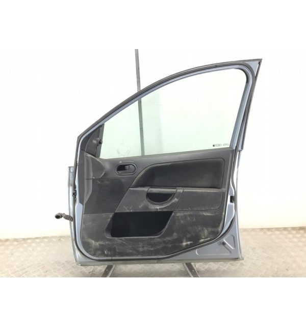 Дверь передняя правая бу для Ford Fiesta 5 1.4 i,  2006 г.
