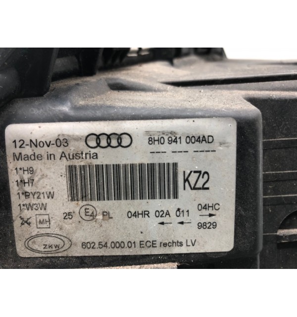 Фара правая бу для Audi A4 B6 3.0 i,  2003 г.