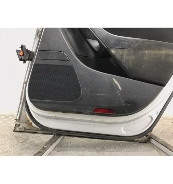 Дверь задняя правая бу для Volkswagen Passat B6 1.9 TDi,  2007 г.