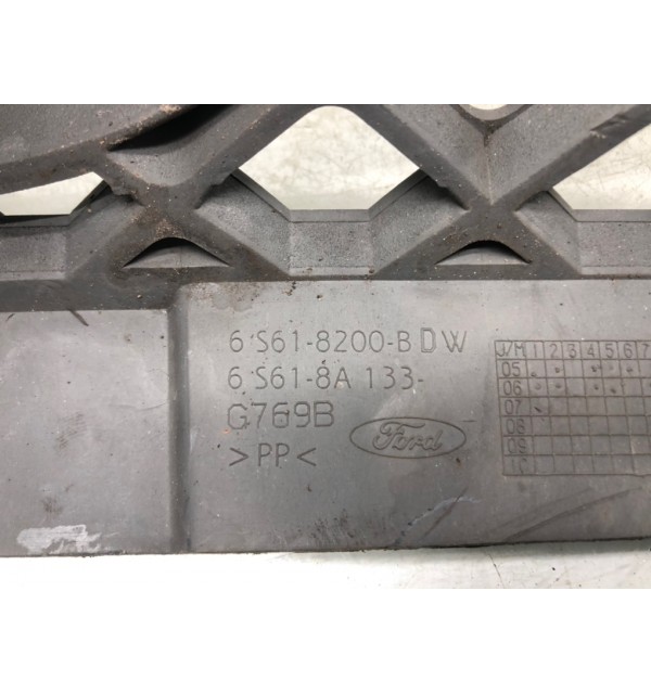 Решетка радиатора бу для Ford Fiesta 5 1.4 i,  2006 г.