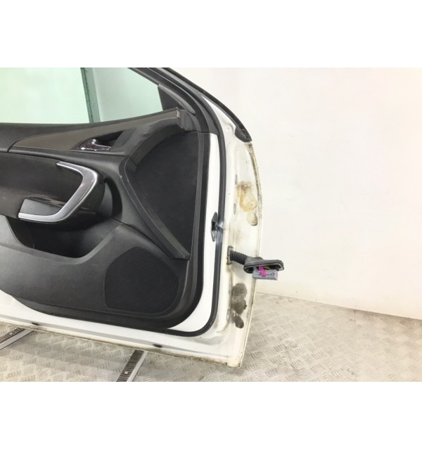 Дверь передняя левая бу для Opel Insignia  1.8 i,  2011 г.