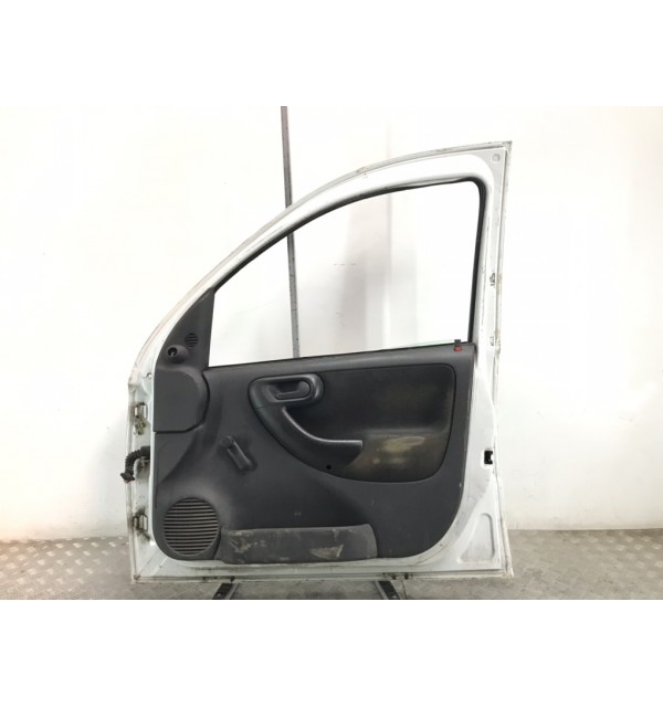 Дверь передняя правая бу для Opel Combo C 1.3 CDTi,  2007 г.