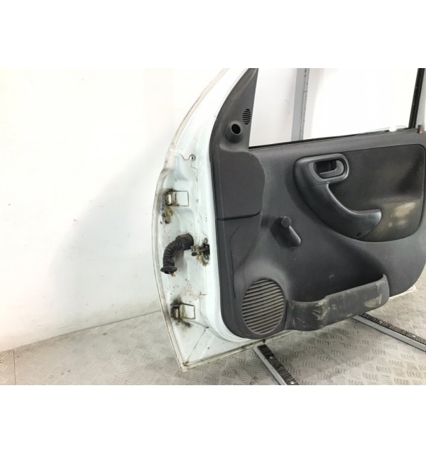 Дверь передняя правая бу для Opel Combo C 1.3 CDTi,  2007 г.