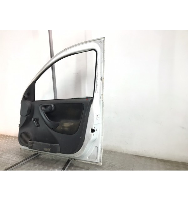 Дверь передняя правая бу для Opel Combo C 1.3 CDTi,  2007 г.
