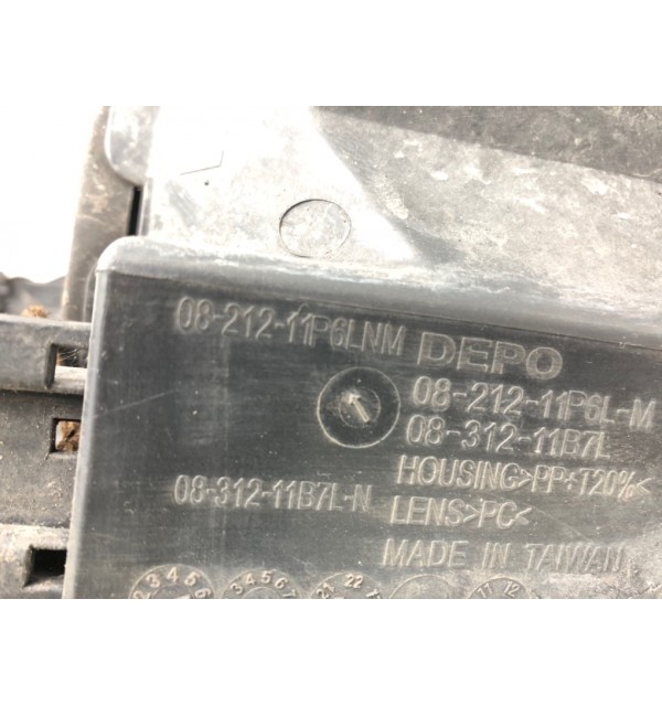 Фара левая бу для Toyota Prius  1.8 i,  2011 г.