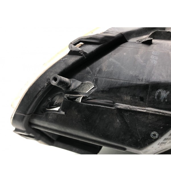 Фара правая бу для Toyota Prius  1.8 i,  2011 г.