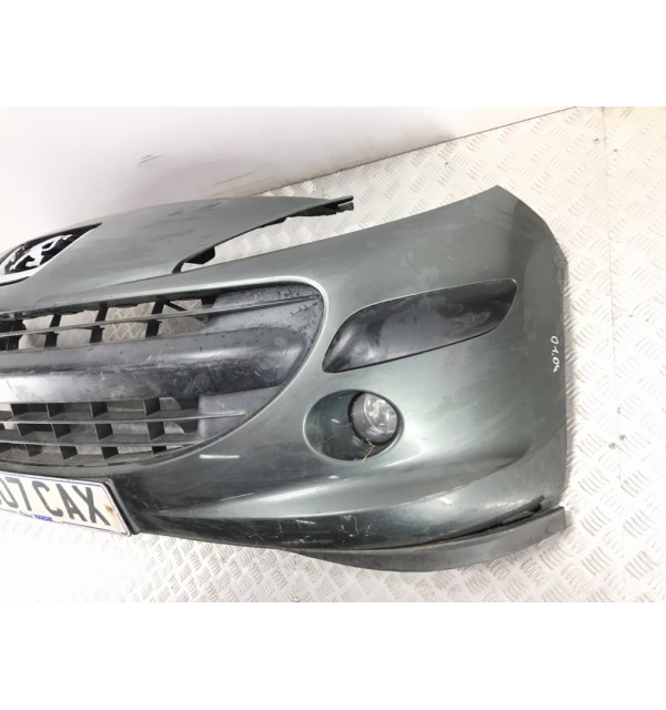 Бампер передний бу для Peugeot 207  1.4 i,  2007 г.