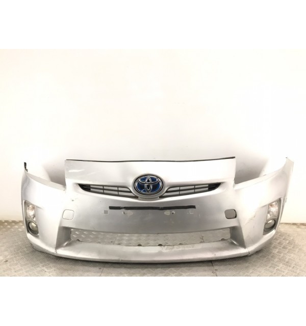 Бампер передний бу для Toyota Prius  1.8 i,  2011 г.