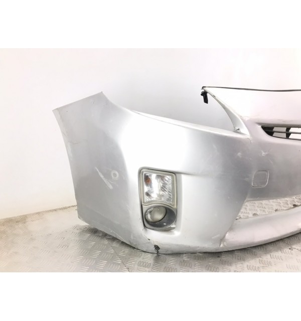 Бампер передний бу для Toyota Prius  1.8 i,  2011 г.