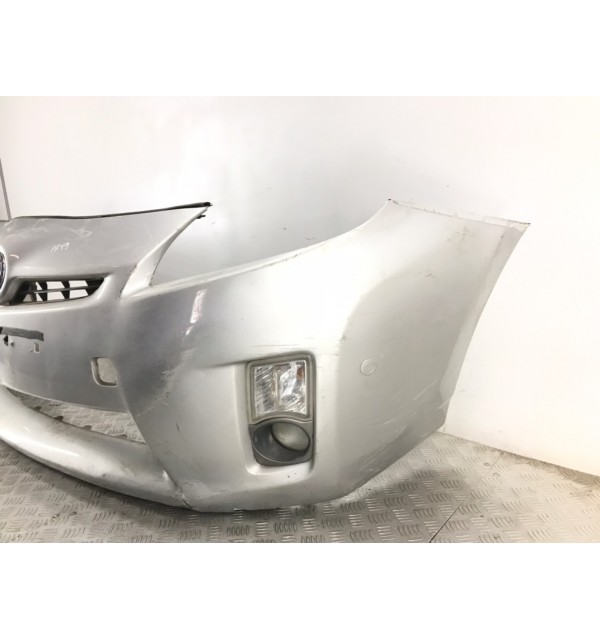 Бампер передний бу для Toyota Prius  1.8 i,  2011 г.