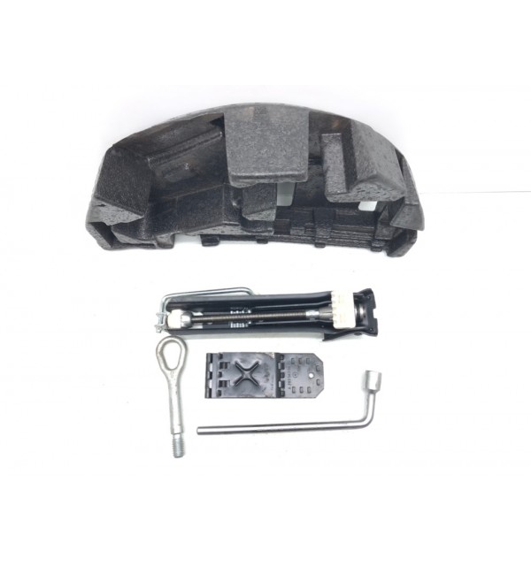 Домкрат бу для Mercedes C W203 1.8 i,  2008 г.