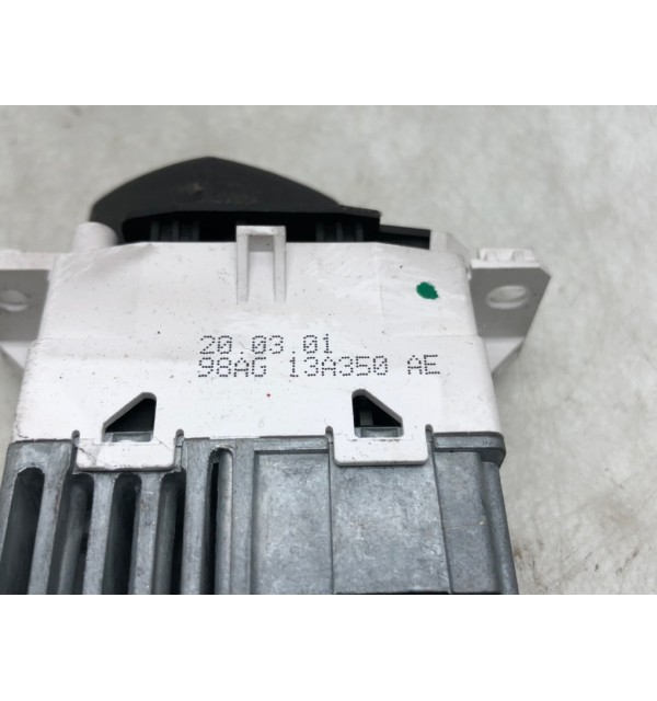 Кнопка аварийной сигнализации бу для Ford Focus 1 1.8 TDDi,  2001 г.