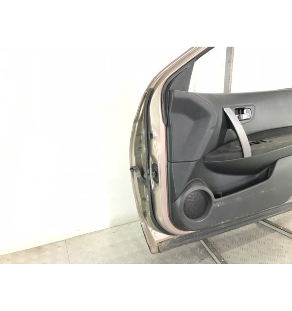 Дверь передняя правая бу для Nissan Qashqai  1.6 i,  2007 г.