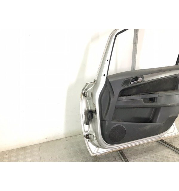 Дверь передняя правая бу для Opel Zafira B 1.9 CDTi,  2007 г.