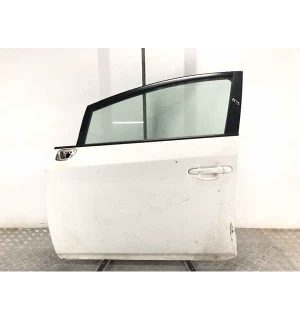Дверь передняя левая бу для Toyota Prius  1.8 i,  2011 г.