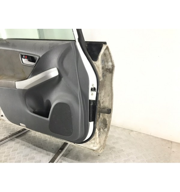Дверь передняя левая бу для Toyota Prius  1.8 i,  2011 г.
