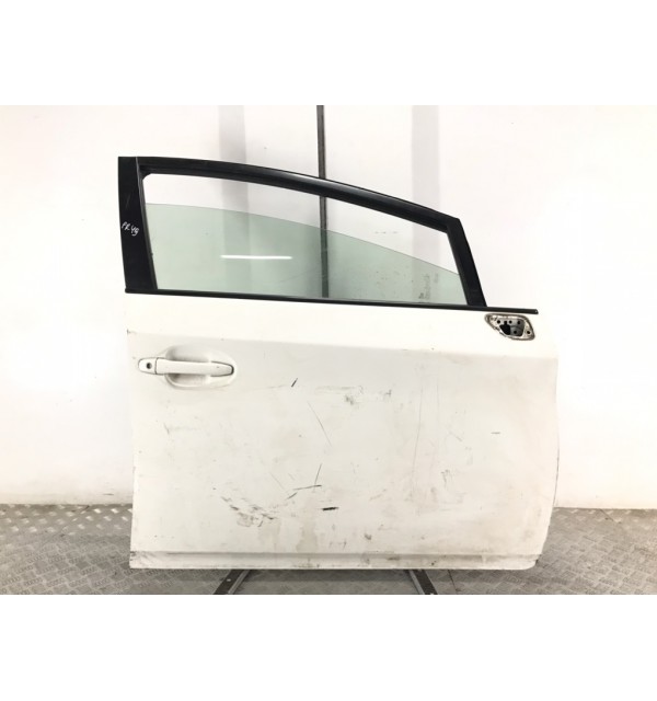 Дверь передняя правая бу для Toyota Prius  1.8 i,  2011 г.