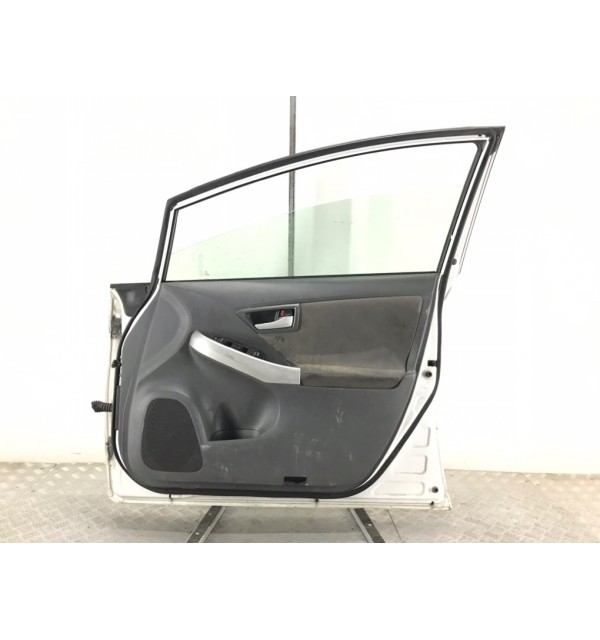Дверь передняя правая бу для Toyota Prius  1.8 i,  2011 г.