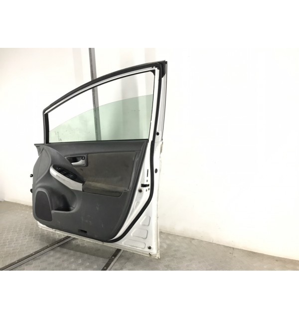 Дверь передняя правая бу для Toyota Prius  1.8 i,  2011 г.