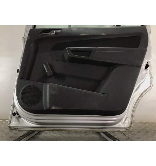 Дверь задняя правая бу для Opel Zafira B 1.9 CDTi,  2007 г.