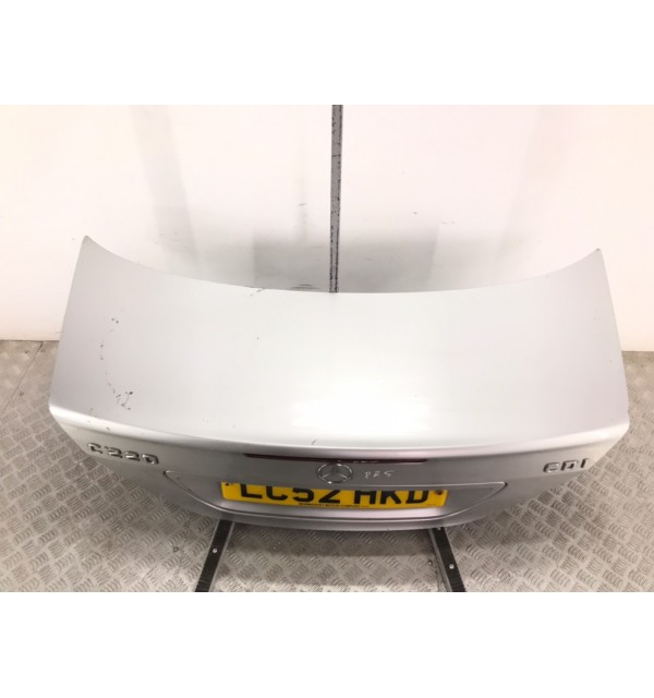 Крышка багажника бу для Mercedes C W203 2.2 CDi,  2002 г.