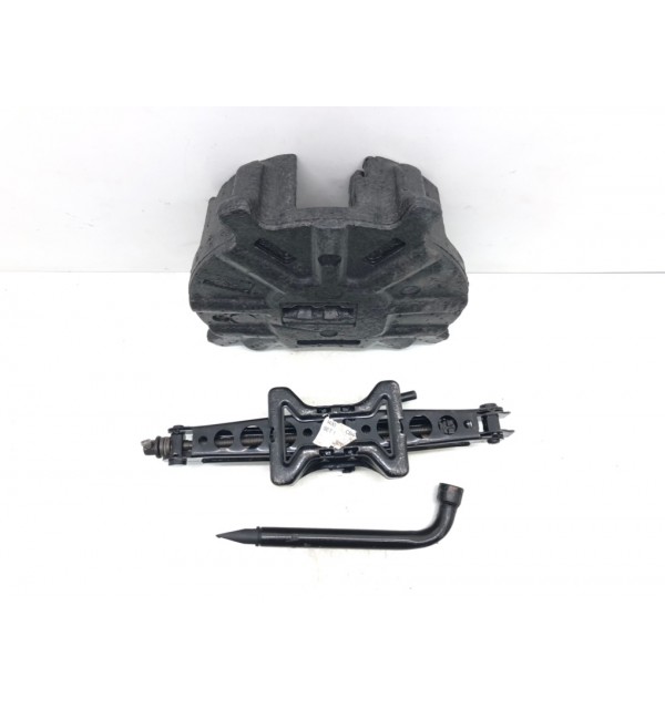 Домкрат бу для Ford Focus 2 1.6 i,  2009 г.