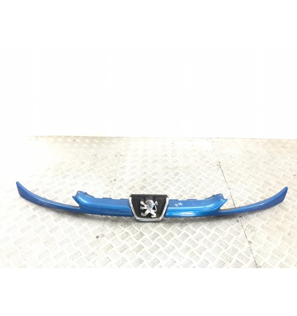 Решетка радиатора бу для Peugeot 206  1.4 i,  2007 г.