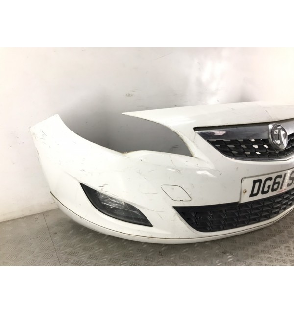 Бампер передний бу для Opel Astra J 1.6 i,  2011 г.