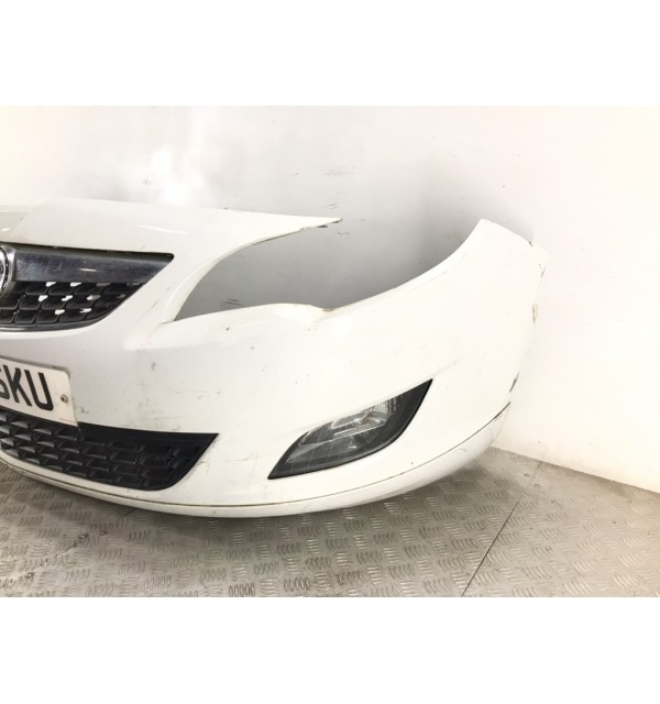 Бампер передний бу для Opel Astra J 1.6 i,  2011 г.