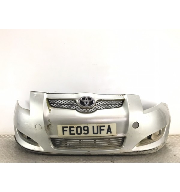 Бампер передний бу для Toyota Auris  2.0 D-4D,  2009 г.