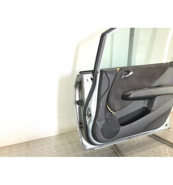 Дверь передняя правая бу для Honda Jazz  1.3 i,  2005 г.