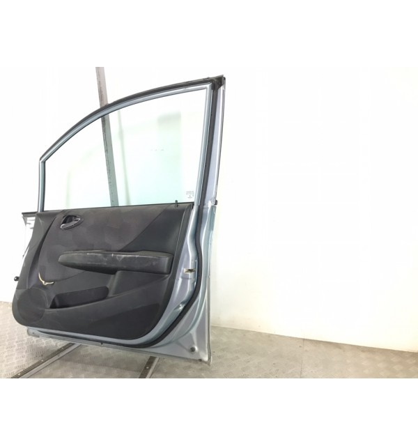 Дверь передняя правая бу для Honda Jazz  1.3 i,  2005 г.