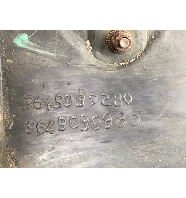 Панель передняя (телевизор) бу для Peugeot 206  1.4 HDi,  2006 г.