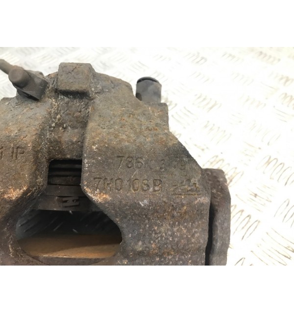 Суппорт передний правый бу для Volkswagen Touareg  2.5 TDi,  2007 г.