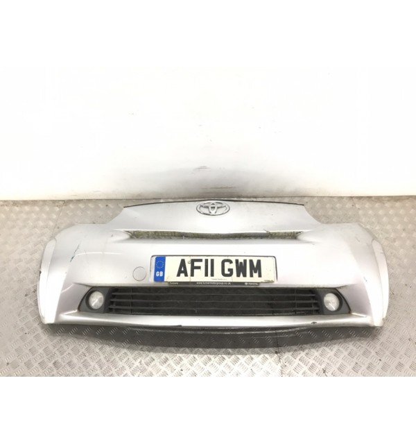 Бампер передний бу для Toyota iQ  1.0 i,  2011 г.