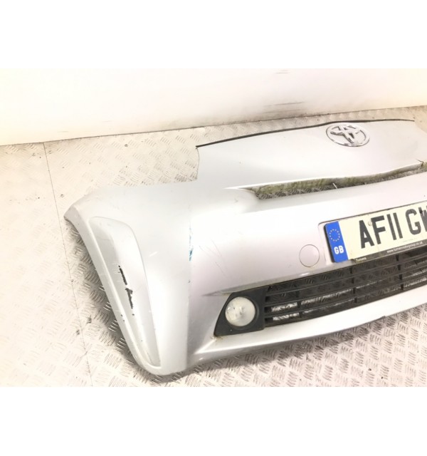 Бампер передний бу для Toyota iQ  1.0 i,  2011 г.