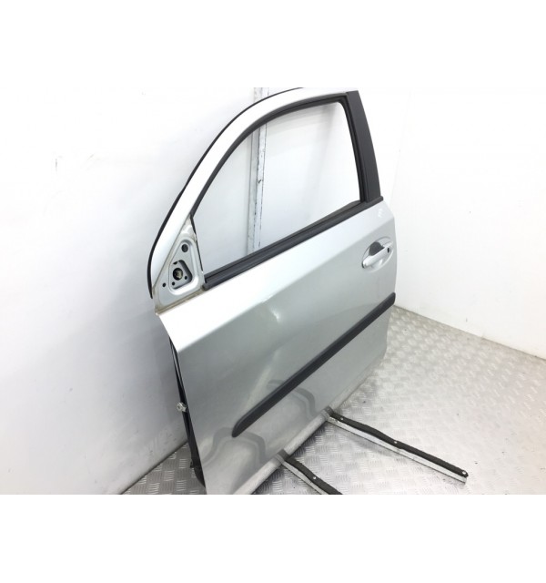 Дверь передняя левая бу для Toyota Urban Cruiser  1.4 D-4D,  2010 г.