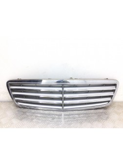 Решетка радиатора бу для Mercedes C W203 1.8 i,  2005 г.