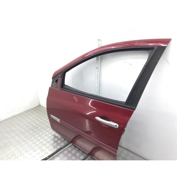 Дверь передняя левая бу для Renault Clio 3 1.6 i,  2010 г.