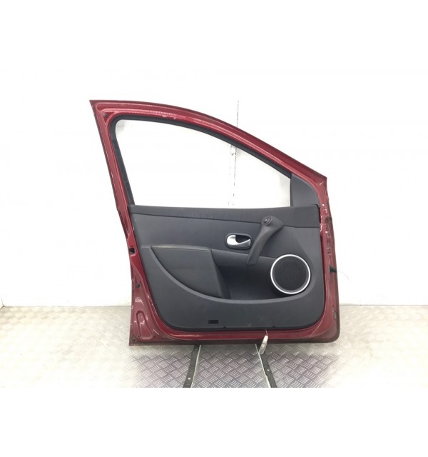 Дверь передняя левая бу для Renault Clio 3 1.6 i,  2010 г.