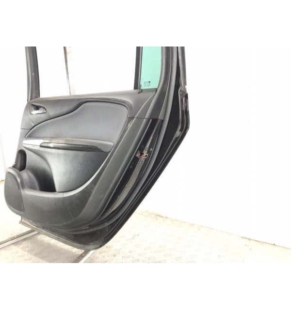 Дверь задняя правая бу для Opel Zafira C 2.0 CDTi,  2014 г.